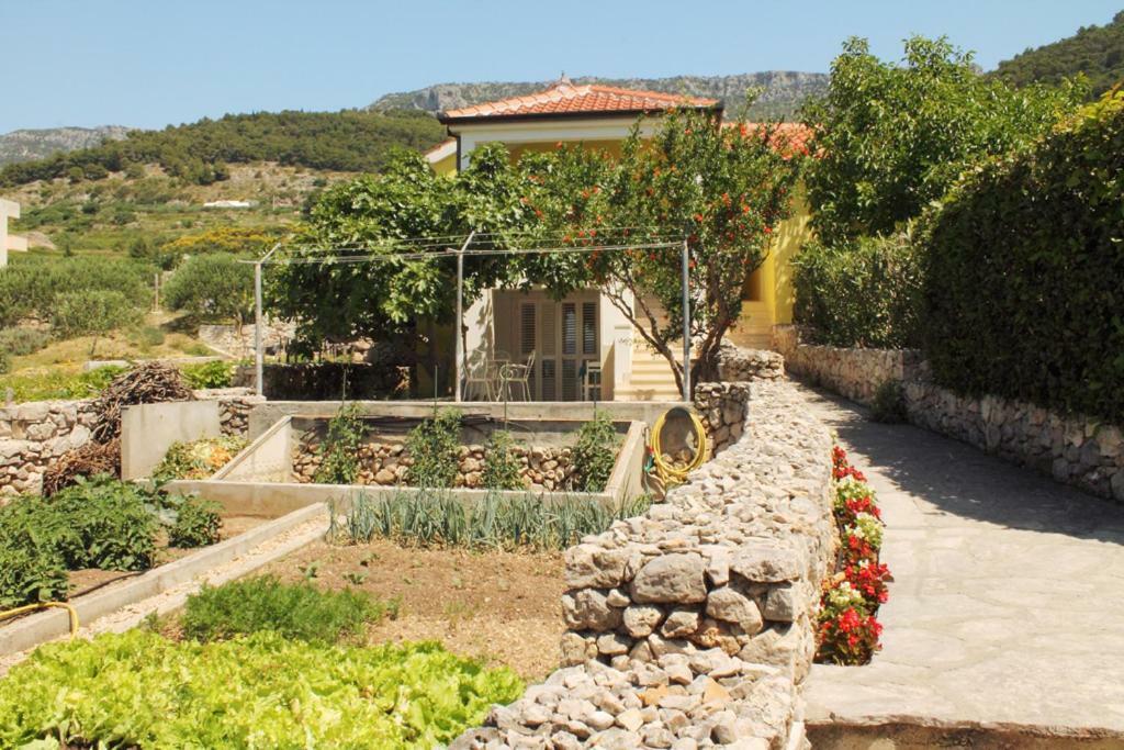 Apartments Nejasmic - Little House For Peaceful And Domestic Vacation Бол Екстериор снимка